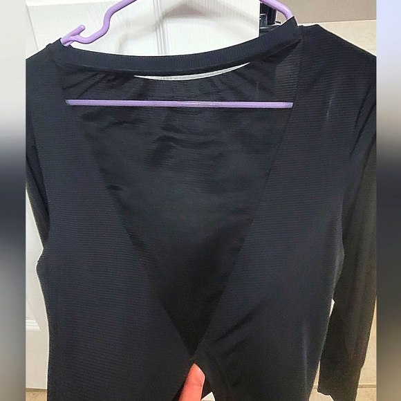 Zyia Black dry fit material long sleeve top XS - Picture 4 of 6